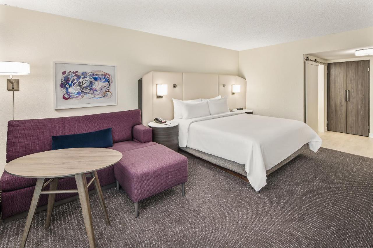 Standard King Room with Balcony,1276551688:JPEG